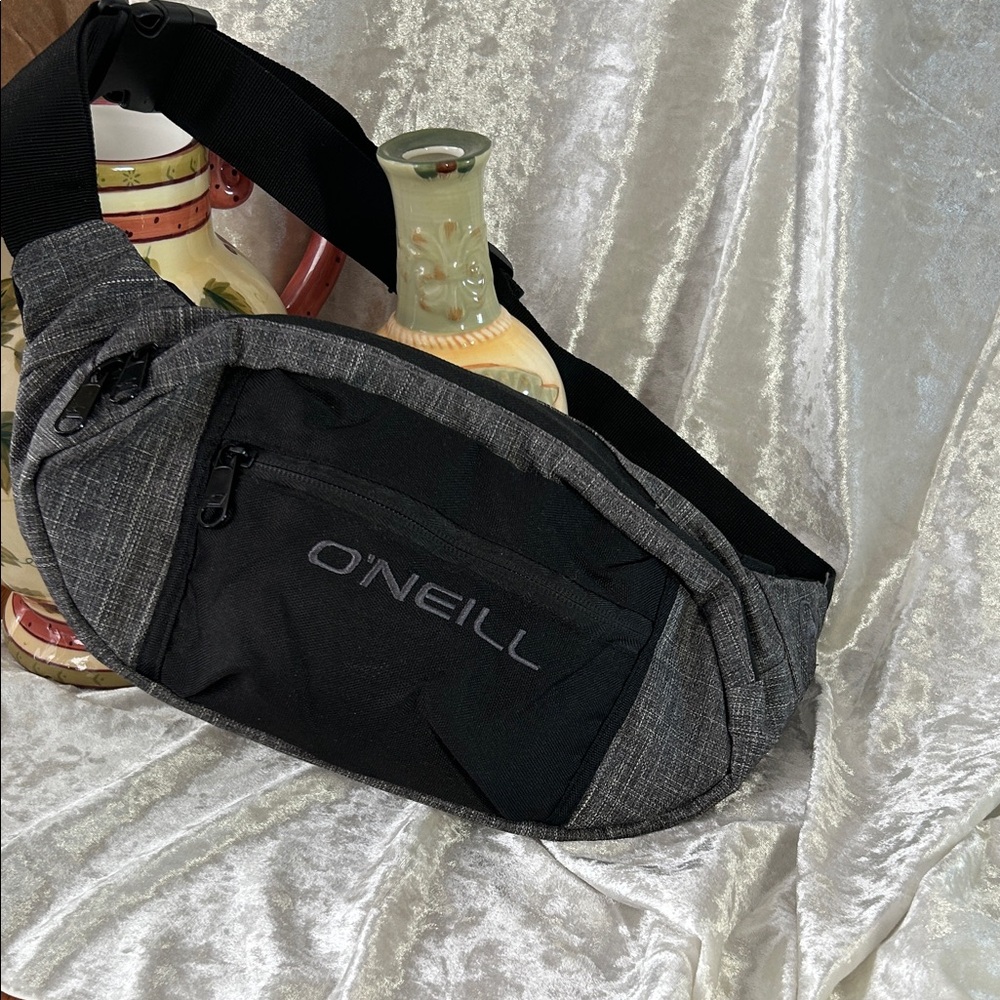 NWOT O’NEILL FANNY PACK OS